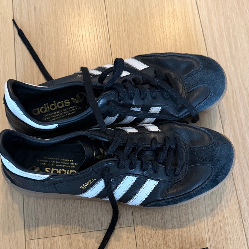 Adidas Samba Deacon - size 6.5. FITS WOMEN 7.5